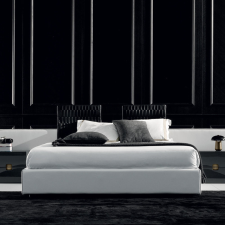 Corsocomo 76" x 80" Bed, King