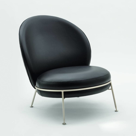 Amaretto Armchair, Frame Leather Premium in Polished Chrome