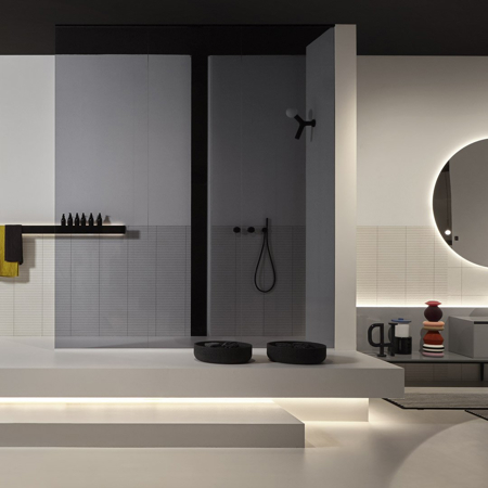 Apollo 02 Wall-Mounted Brass Showerhead Complete With LED Lighting